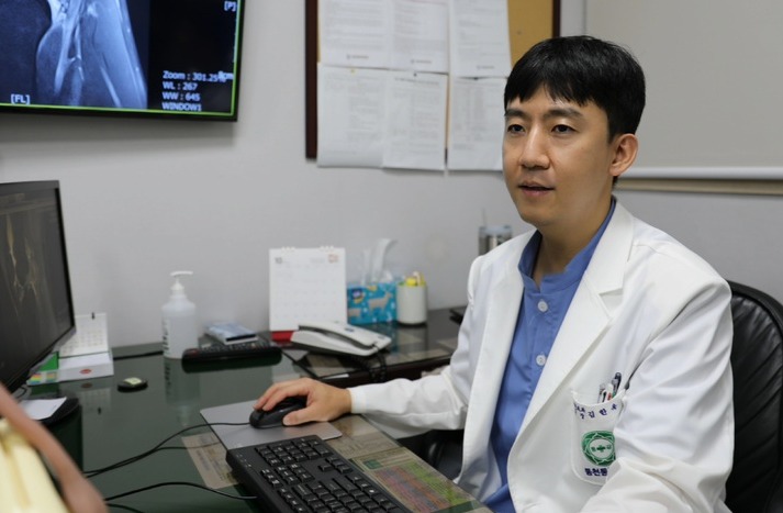동천동강병원 김한욱 정형외과 전문의.