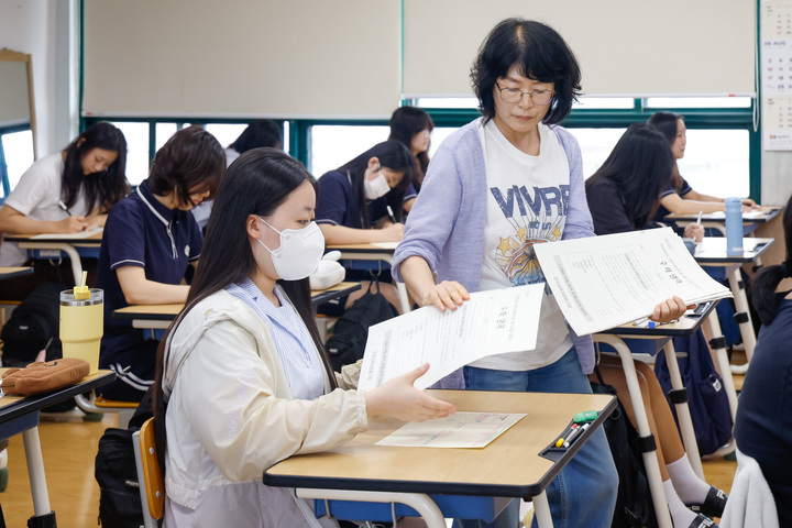 2026학년도 대학수학능력시험 9월 모의평가가 실시된 3일 울산 가온고등학교에서 3학년 수험생들이 시험을 치르고 있다. 울산매일 포토뱅크
