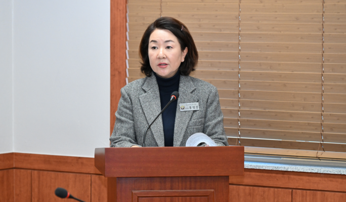 울산 중구의회는 3일 홍영진 의원이 대표발의한 노인 성인지 감수성 지원 조례 제정에 나섰다고 밝혔다.