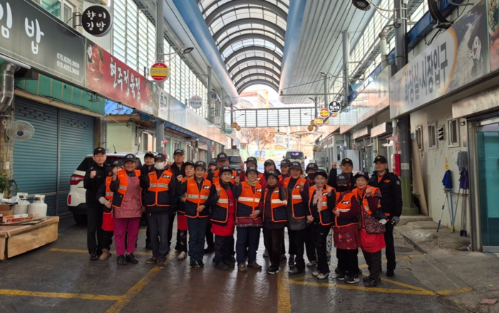 울산북부소방서는 11일 북구 호계공설시장에서 ‘안전하기 좋은 날’ 홍보(캠페인)를 실시했다.