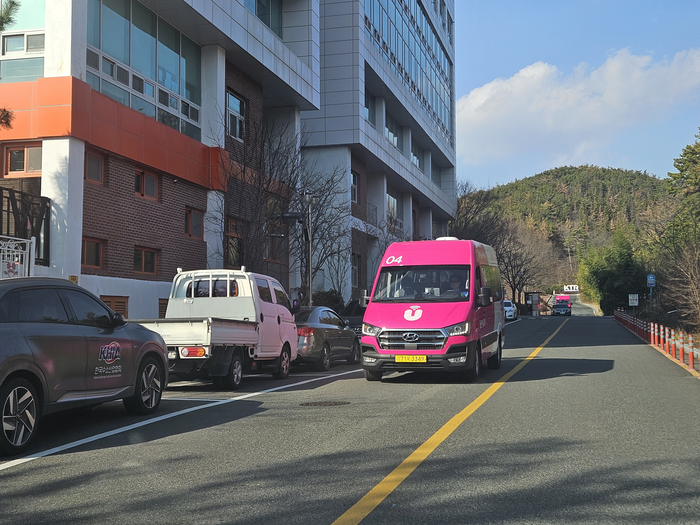 수요응답형(DRT) 울산마실고래버스가 운행하고 있다.