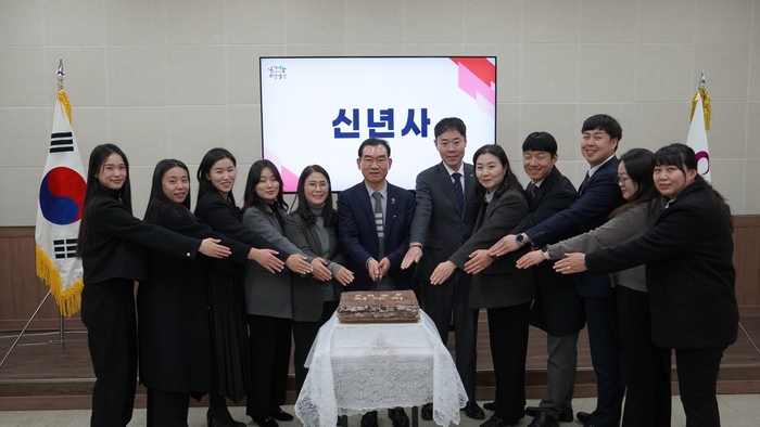 (사)울산광역시자원봉사센터가 지난 2일 시센터 교육장에서 2026년 시무식을 개최했다.