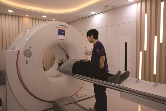 울산대학교병원이 대한영상의학회로부터 ‘의료영상 품질관리 모범수련병원’으로 3회 연속 선정되며, 독보적인 영상 진단 역량과 교육 시스템의 우수성을 다시 한번 입증했다.