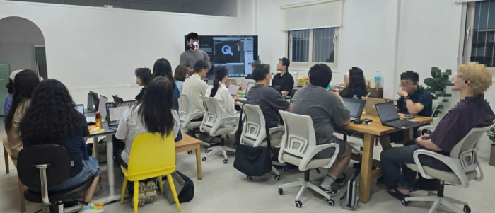 지역에서 무료로 AI 이미지 생성, AI 이미지 영상화, SNS 활용법 등을 주제로 스터디, 강의를 진행했다.