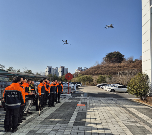 울산중부소방서가 14일 다목적훈련장에서 소방드론 능력 강화 훈련을 진행하고 있다. 중부소방서 제공