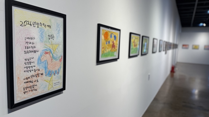장생포문화창고에서 열리고 있는  ‘다그닥 다그닥! 말 미술관’전