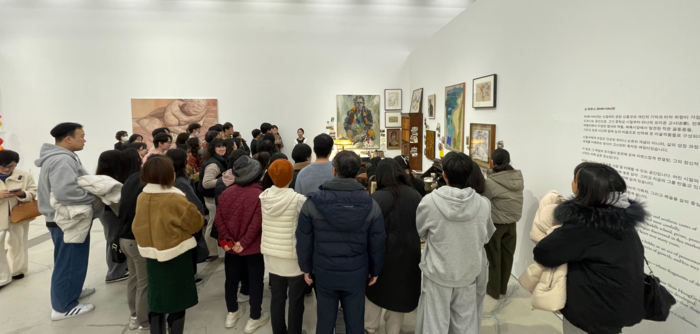 울산시립미술관은 ‘반 고흐와 현대미술의 만남 : 신홍규 컬렉션’은 관람 열기에 힘입어 설 연휴를 포함해 22일까지 연장됐다. 울산매일포토뱅크