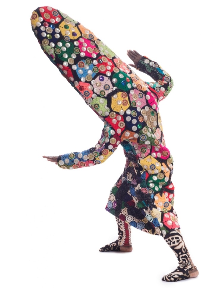 닉 케이브, ‘사운드수트’, 2013, 혼합 재료(천,도일리,스팽글,마네킹등), 251.5 x 66 x 45.7㎝. 오나경 제공