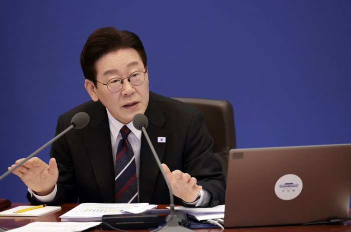 이재명 대통령이 24일 청와대에서 열린 국무회의에서 발언하고 있다. 연합뉴스