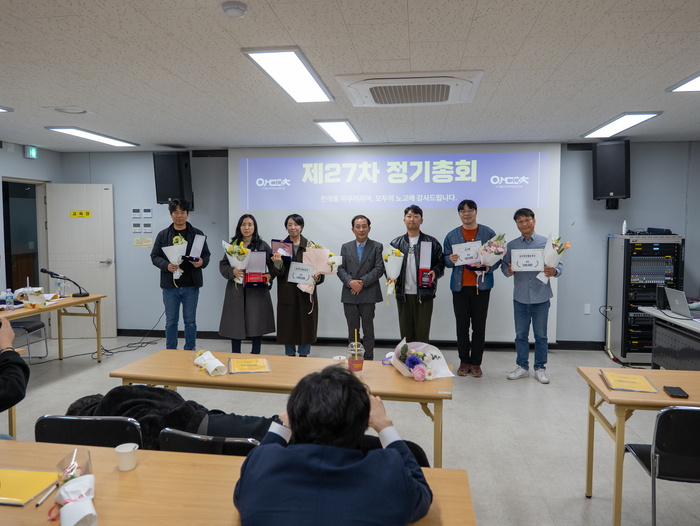 ‘울산민족예술인상’은 강연하 회원이 수상했으며, ‘올해의 예술인상’은 정은아 회원, ‘(사)한국민예총 청년예술인상’은 이지훈 국악위원장이 수상했다.