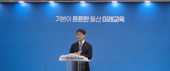 천창수 울산시교육감이 5일 울산시교육청 프레스센터에서 기자회견을 열고 오는 6·3 지방선거 불출마를 선언했다.