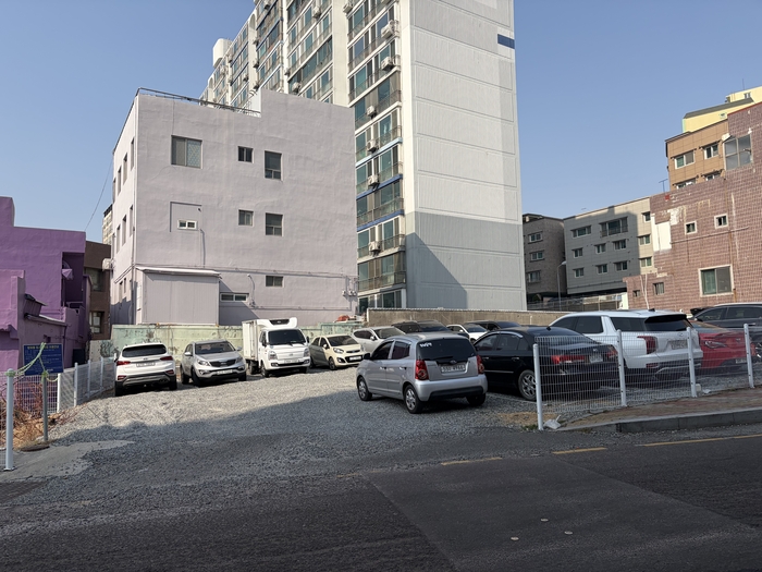 울산 동구 청소년 복지시설이 들어설 울산 동구 내진길 18 일대 모습. 현재는 임시 주차장으로 개방돼 있다.