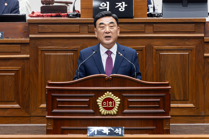 김두겸 울산시장이 11일 울산시의회 본회의장에서 열린 제262회 울산시의회 임시회 제1차 본회의에서 2026년도 추가경정예산안 제안설명을 하고 있다. 최지원 기자