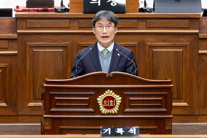 천창수 울산시교육감이 11일 울산시의회 본회의장에서 열린 제262회 울산시의회 임시회 제1차 본회의에서 2026년도 추가경정예산안 제안설명을 하고 있다. 최지원 기자