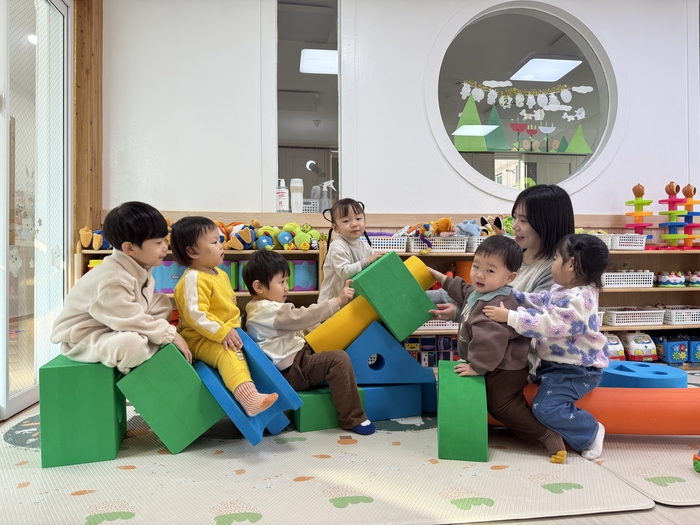 예인어린이집 유아들이 1월 21일 교실에서 유보통합 돌봄활동을 하고 있다. 울산시교육청 제공.