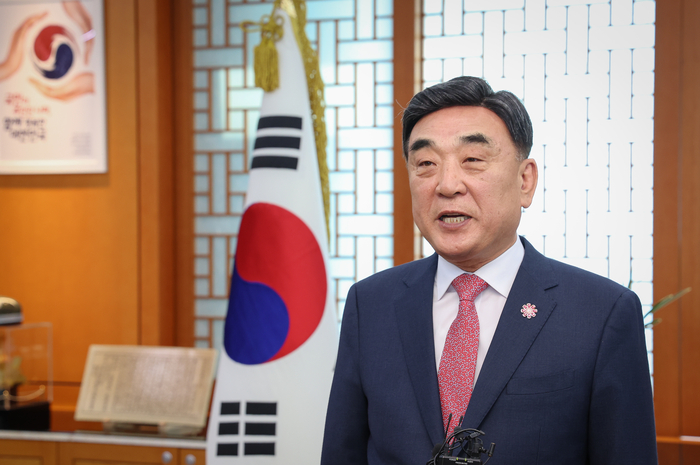 김두겸 울산시장이 17일 시청 시장실에서 오는 6·3 지방선거 국민의힘 울산시장 후보로 단수 공천된 것과 관련해 입장을 밝히고 있다. 이수화 기자