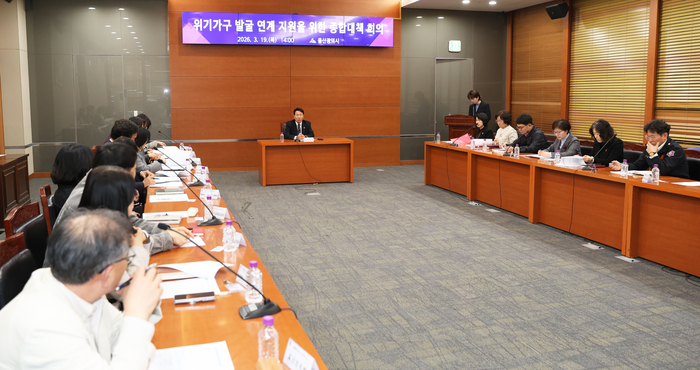 울산시는 지난 19일 울산시청 중회의실에서 장태준 울산시 복지보훈여성국장 주재로 시와 구군, 유관기관 관계자들이 참석한 가운데 ‘위기가구 발굴 연계 지원을 위한 종합대책 회의’를 열고 지원 대책을 논의했다.