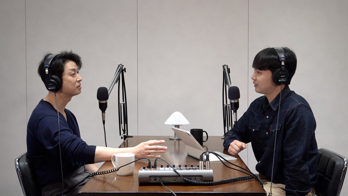 게스트 김준헌 오사카F&B 대표와 호스트 본지 이동엽 총괄이사가 ‘로컬F&B사업’을 주제로 이야기를 나누고 있다.