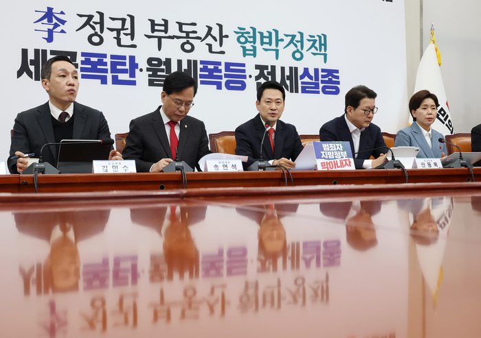 국민의힘 장동혁 대표가 30일 국회에서 열린 최고위원회의에서 모두발언하고 있다. 연합뉴스