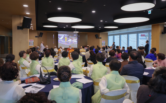 불기2570 부처님오신날 ‘울산태화가람대축제 출범식’이 지난 3일 울산 중구 태화복합문화공간 만디에서 열렸다. 이수화 기자