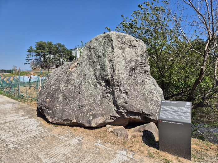울산시 지정 기록물 제27호인 ‘반곡리 지석묘군’.