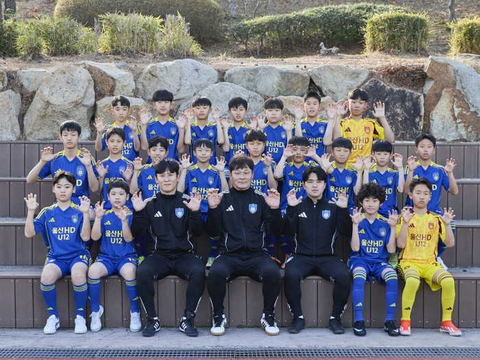 울산은 다음달 9일 동구 서부구장에서 U12 유소년 선수를 선발하는 공개 테스트를 진행한다. 이번에 진행하는 테스트는 초등학교 3~5학년을 대상으로 진행되며, 1차 테스트 합격자에 한해 이후 2차 테스트를 실시할 예정이다. 울산 HD 제공