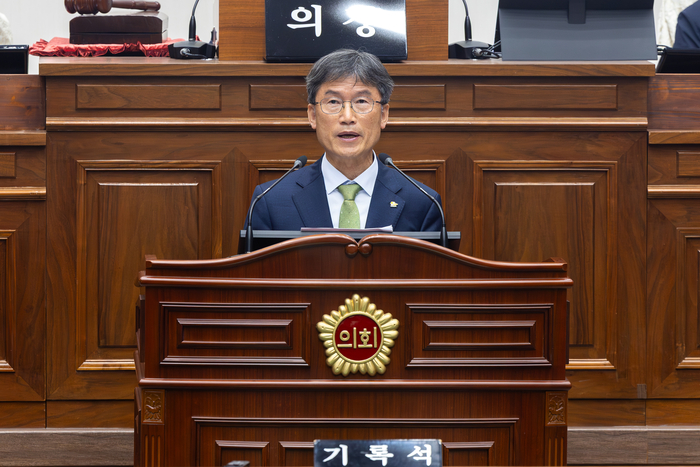 천창수 울산시교육감이 22일 울산시의회 본회의장에서 열린 제263회 울산시의회 임시회 제1차 본회의에서 2026년도 추가경정예산안 제안설명을 하고 있다. 최지원 기자