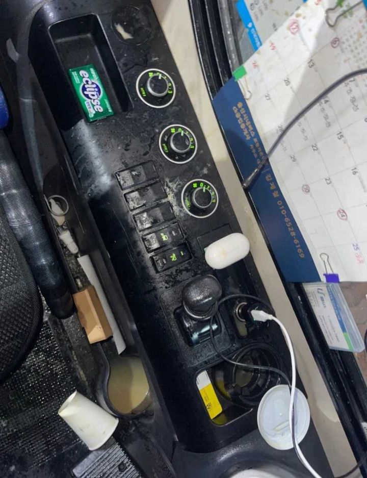 이달 초 울산의 한 시내버스에서 정신질환을 앓는 20대 남성이 버스 기사에게 뜨거운 커피를 뿌리고 도주해 경찰에 붙잡혔다. 독자 제공