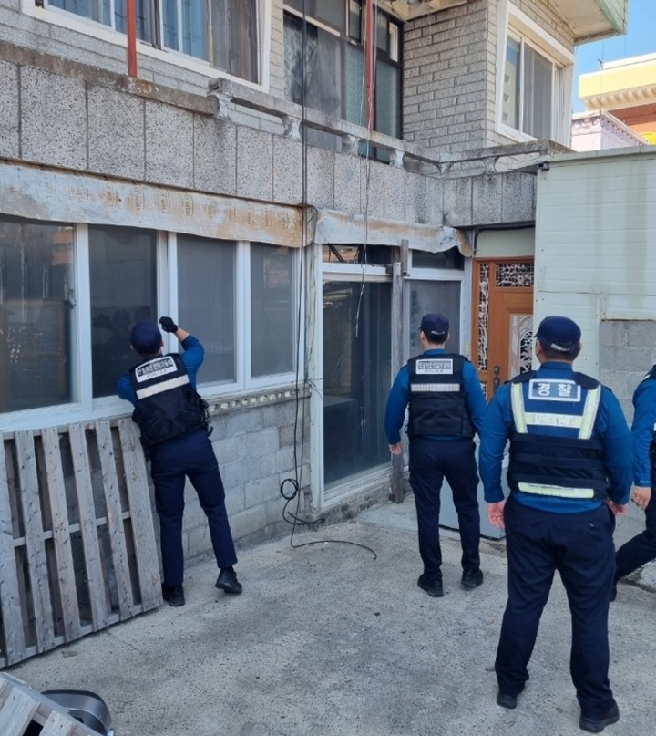 울산경찰청이 재개발 지연 구역과 노후 주거지를 중심으로 광역예방순찰대 운영과 드론을 활용한 입체적 순찰 등 범죄예방 대책을 본격 추진한다.