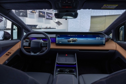 현대차가 <2026 베이징 국제 모터쇼>에서 세계 최초 공개한 ‘아이오닉 V’의 모습. 현대차 제공