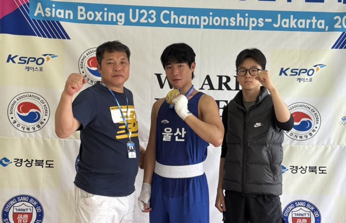 온산중 이재원 선수가 14~19일 경북 영주에서 열린 ‘2026 전국 종별 복싱 선수권대회’에 참가해 라이트헤비급 금메달을 획득하고 기념사진을 찍고있다. 울산교육청 제공