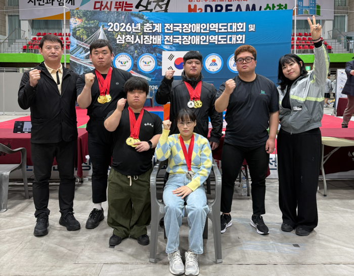 울산 동구청 돌고래역도단이 ‘2026년 춘계 전국 장애인 역도대회 및 삼척시장배 전국 장애인 역도대회’에 출전해 금메달 8개와 은메달 4개를 획득하며 2026년 시즌의 힘찬 출발을 알렸다.동구 제공
