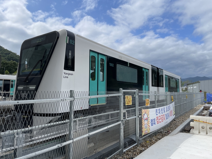 도시철도 양산선 경전철 차량.-부산교통공사 제공