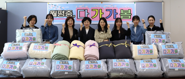 월평중 교내 전문가 교사들이 24일 집중 사례 관리 프로그램 ‘다가가봄’ 활동을 시작하고 기념사진을 찍고있다. 울산교육청 제공