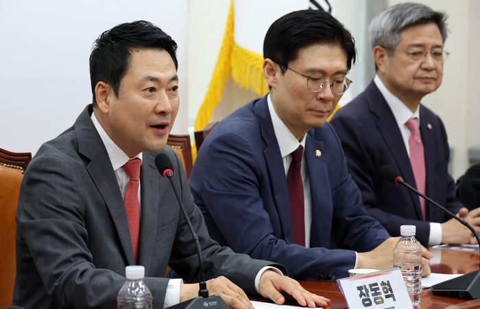 국민의힘 장동혁 대표가 28일 국회에서 열린 ‘아동청소년 SNS중독, 플랫폼의 보호책임 강화를 위한 긴급좌담회’에서 발언하고 있다. 연합뉴스