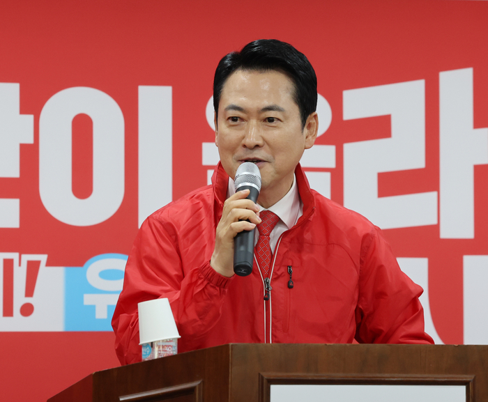 국민의힘 장동혁 대표가 11일 울산시 남구 울산시당에서 열린 ‘6·3 지방선거 울산선대위 발대식 및 공천장 수여식’에서 발언하고 있다. 연합뉴스