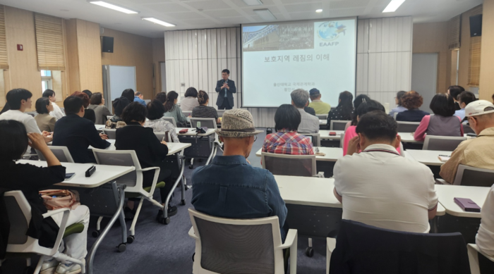 울산환경연구회와 울산숲사랑운동, (사)미래에너지환경연구원은 13일 태화강국가정원 안내센터에서 시민 대상 ‘기후변화대응관리사 2급 과정’을 개강했다.