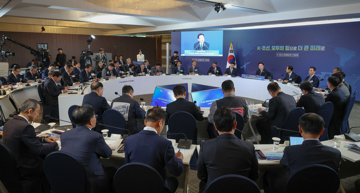 K-조선 미래비전 간담회가 13일 울산 동구 호텔현대 바이 라한 울산에서 이재명 대통령 주재로 열리고 있다. 이수화 기자