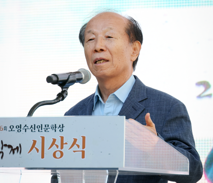 이상문 심사위원(한국소설가협회 이사장)이 오영수신인문학상 심사평을 발표하고 있다. 이수화 기자