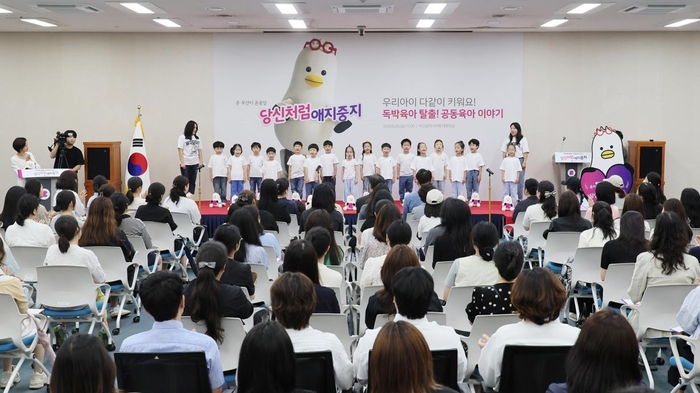 지난해 부산시의 ‘독박육아탈출 육아공동체’ 공동육아 이야기 진행 모습.-부산시 제공