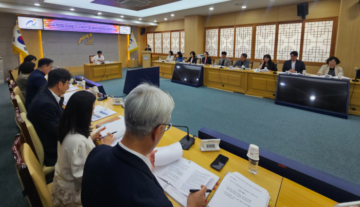 울산 남구는 19일 구청 3층 대회의실에서 ‘2026 제5회 장생포 수국 페스티벌’의 성공적인 개최를 위한 행정지원 TF팀 제2차 회의를 개최했다. 남구 제공