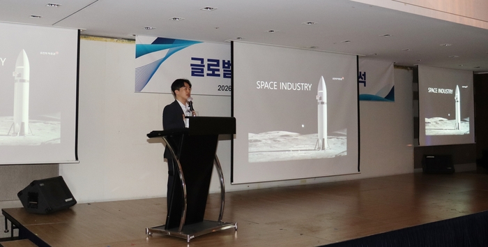 울산상공회의소(회장 이윤철)는 21일 오전 7시 현대호텔 바이 라한 울산에서 ‘글로벌 우주산업 밸류체인 분석’이라는 주제로 제 221차 울산경제포럼을 개최했다. 울산상의 제공
