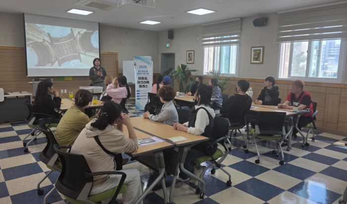 울산광역자활센터는 22일 동구지역자활센터 2층 교육장에서 자활참여자를 대상으로 ‘마음쉼, 마크라메 클래스’교육을 실시했다. 울산광역자활센터 제공