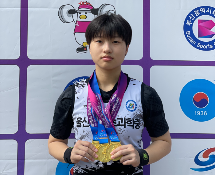 제55회 전국소년체육대회 59kg급 김근희(스포츠중·3)는 인상에서 78kg으로 대회신기록을 작성한 데 이어, 용상에서 103kg, 합계 181kg을 각각 성공시키며 2개의 여자 중등부 한국 신기록을 동시에 수립하며 3관왕에 올랐다. 시체육회 제공