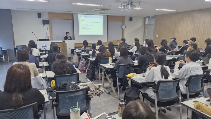 울주군치매안심센터가 27일 춘해보건대학교 간호학과 학생을 대상으로 치매에 대한 이해와 공감을 높이기 위한 ‘치매파트너 양성교육’을 실시했다.