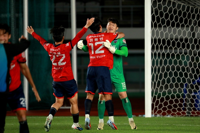 울산 골키퍼 이선일이 승부차기에서  두 차례 선방을 기록하며 팀의 승리를 이끌었다. 시민축구단 제공