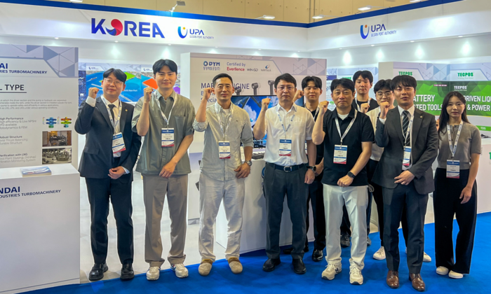 울산항만공사(사장 변재영)는 이달 1일부터 5일까지 그리스 아테네 메트로폴리탄 엑스포(Metropolitan Expo)에서 개최되는 세계 최대 규모 조선·해양 전시회 <포시도니아(Posidonia) 2026>에 참가해 중소협력사의 해외시장 진출을 전방위 지원한다. 울산항만공사 제공