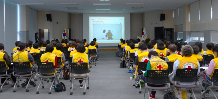 대한적십자사 울산광역시지사는 2일 지사 3층 대강당에서 적십자봉사원 80여명을 대상으로 치매파트너플러스 교육을 실시했다. 대한적십자사 울산지사 제공