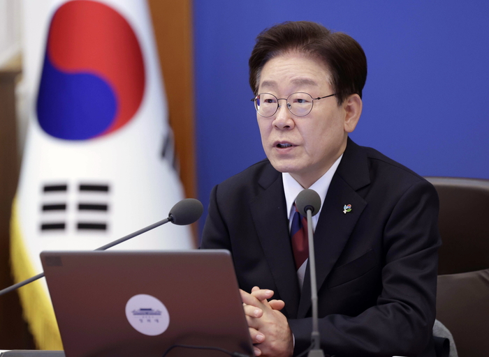 이재명 대통령이 4일 청와대에서 열린 수석보좌관회의에서 발언하고 있다. 연합뉴스