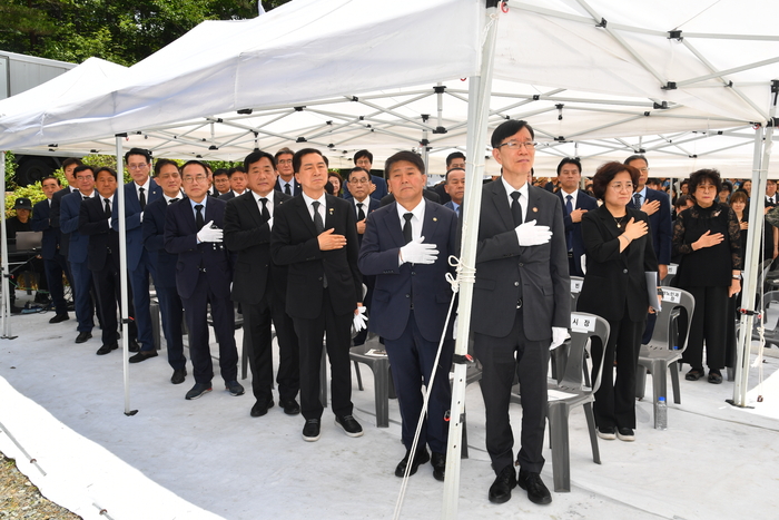 국가유공 4형제 전사자 추모사업회는 지난 6일 현충일을 맞아 울산 울주군 두동면 충효정에서 국가유공 4형제 전사자 합동 추모제를 가졌다.
